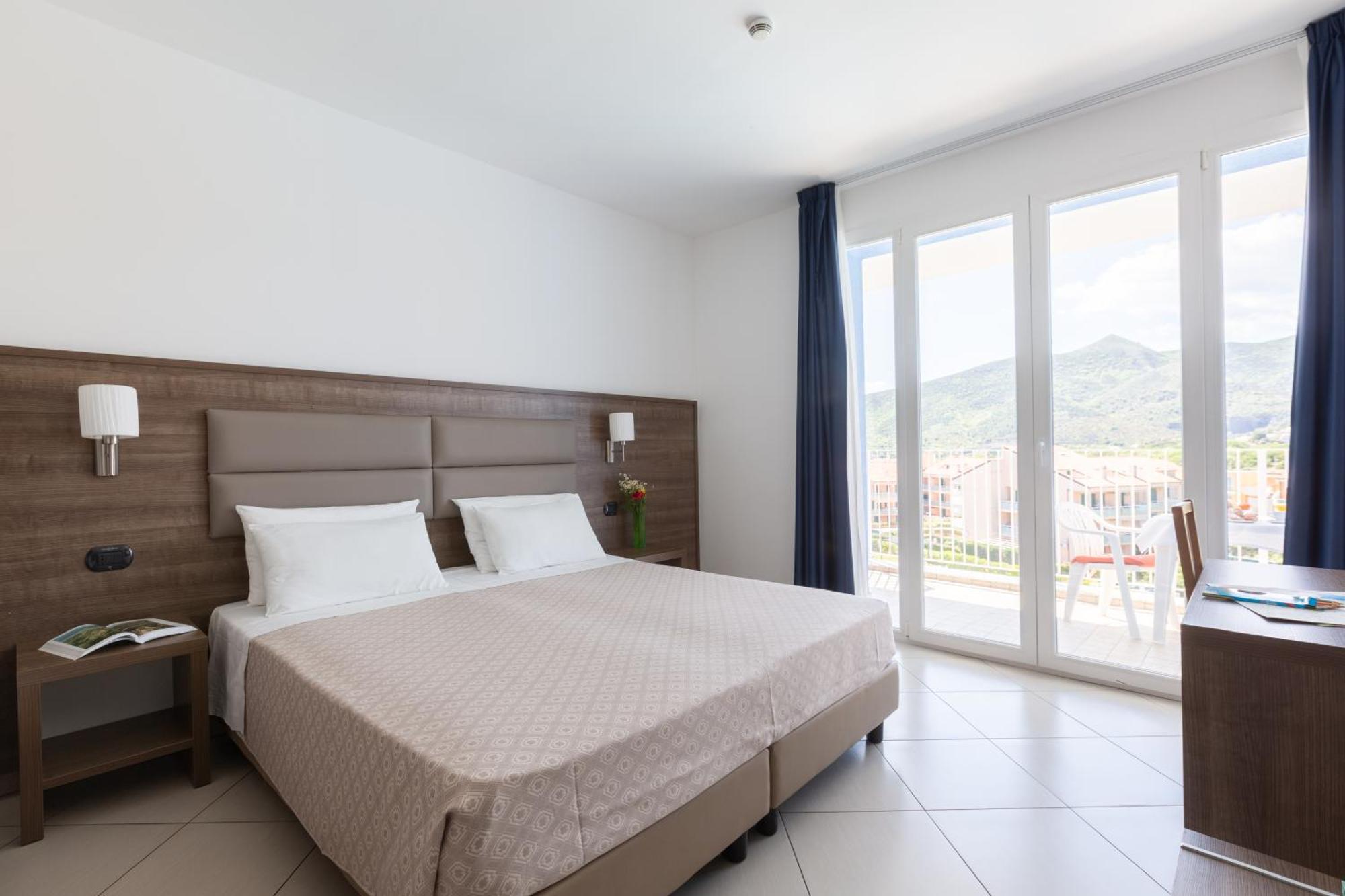 Ai Pozzi Village Resort & Spa Лоано Екстериор снимка