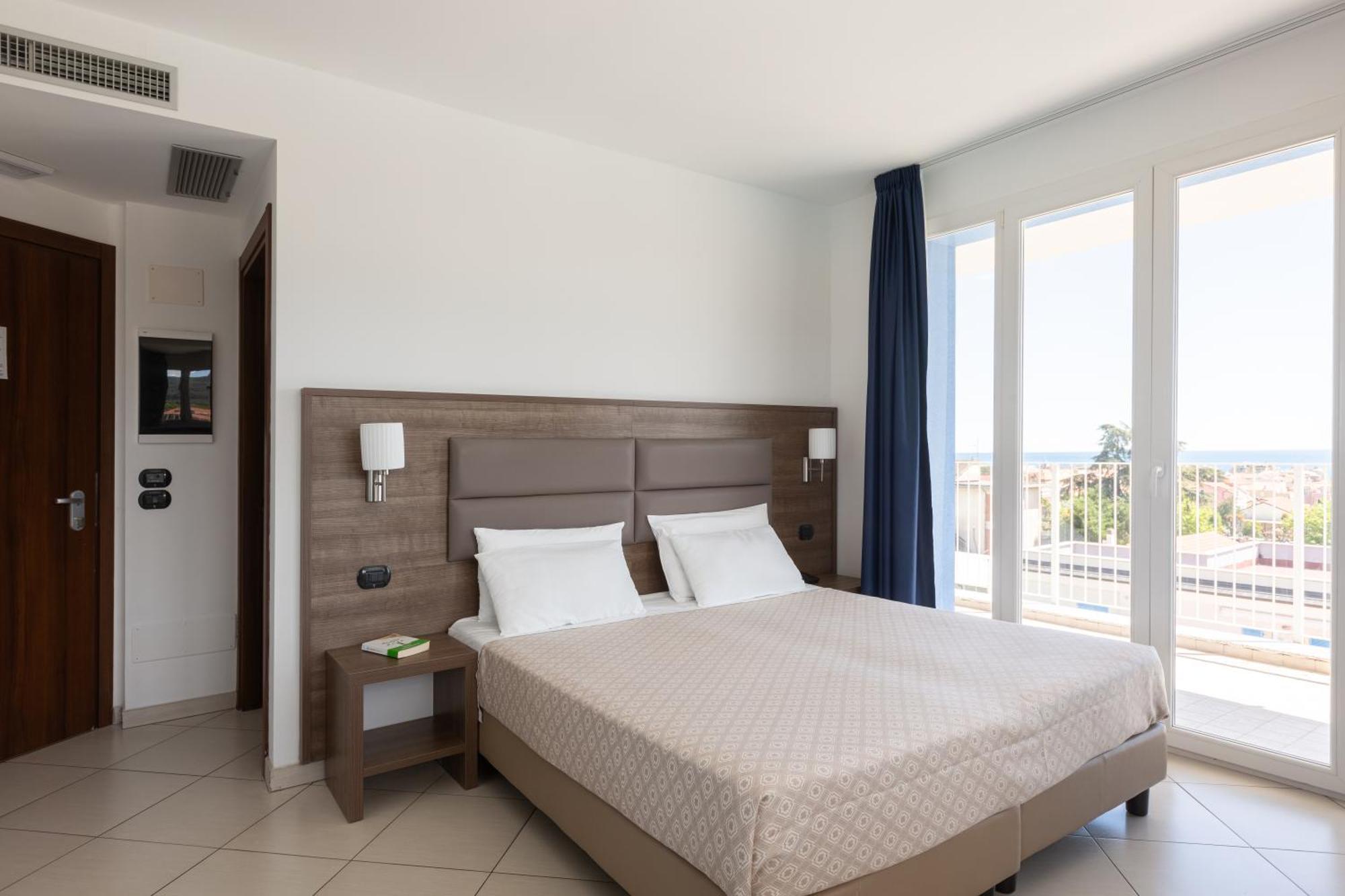 Ai Pozzi Village Resort & Spa Лоано Екстериор снимка