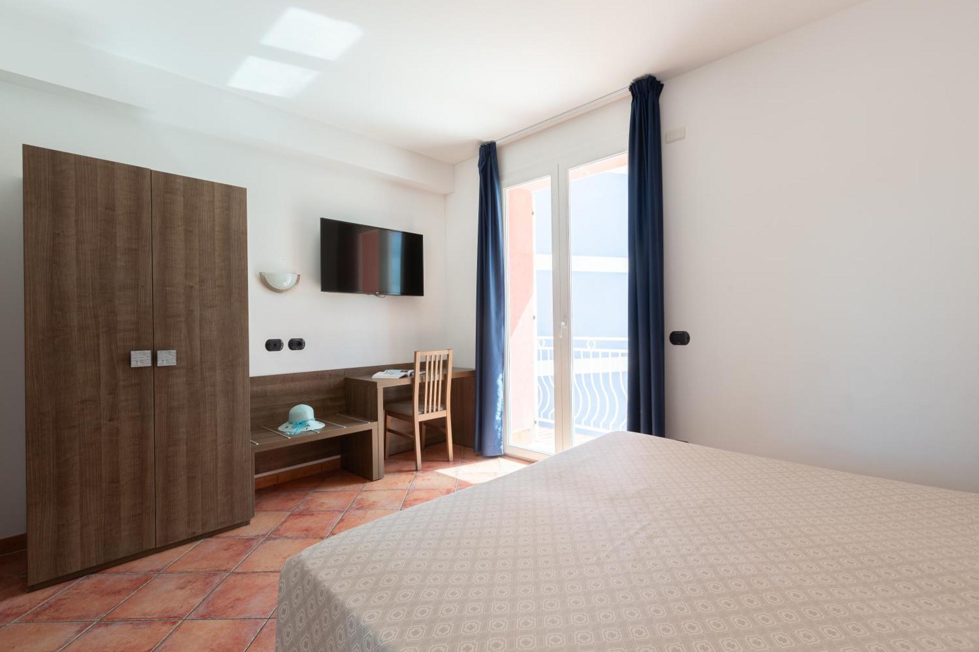 Ai Pozzi Village Resort & Spa Лоано Екстериор снимка