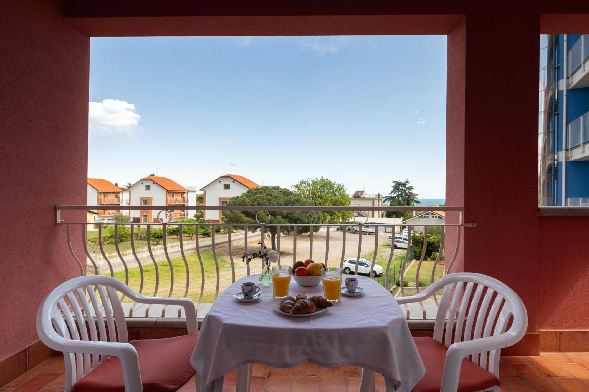 Ai Pozzi Village Resort & Spa Лоано Екстериор снимка