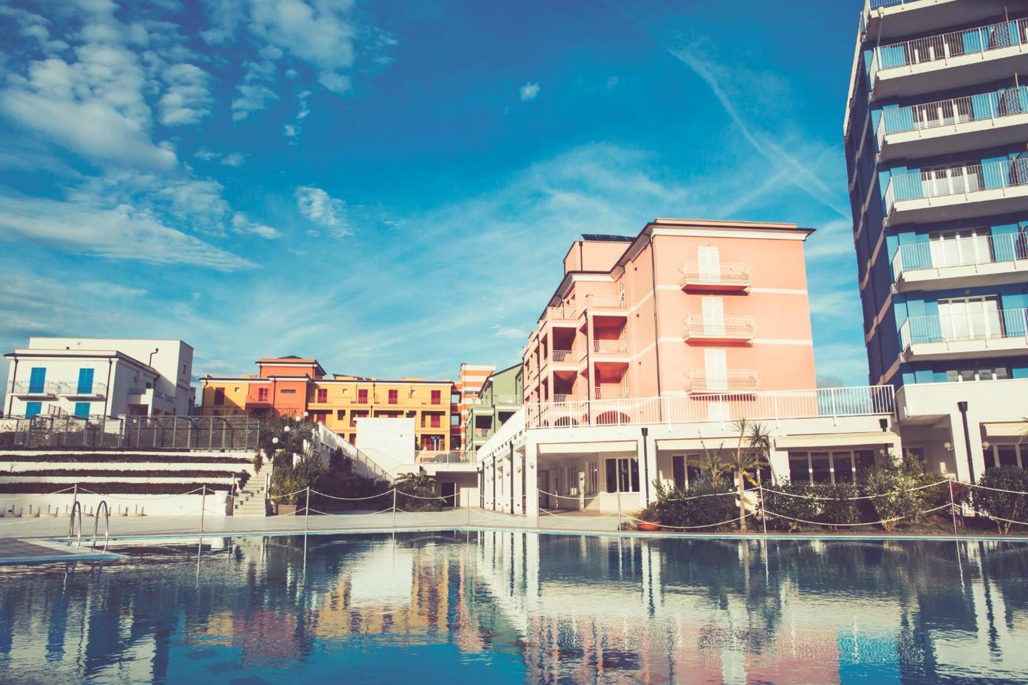 Ai Pozzi Village Resort & Spa Лоано Екстериор снимка