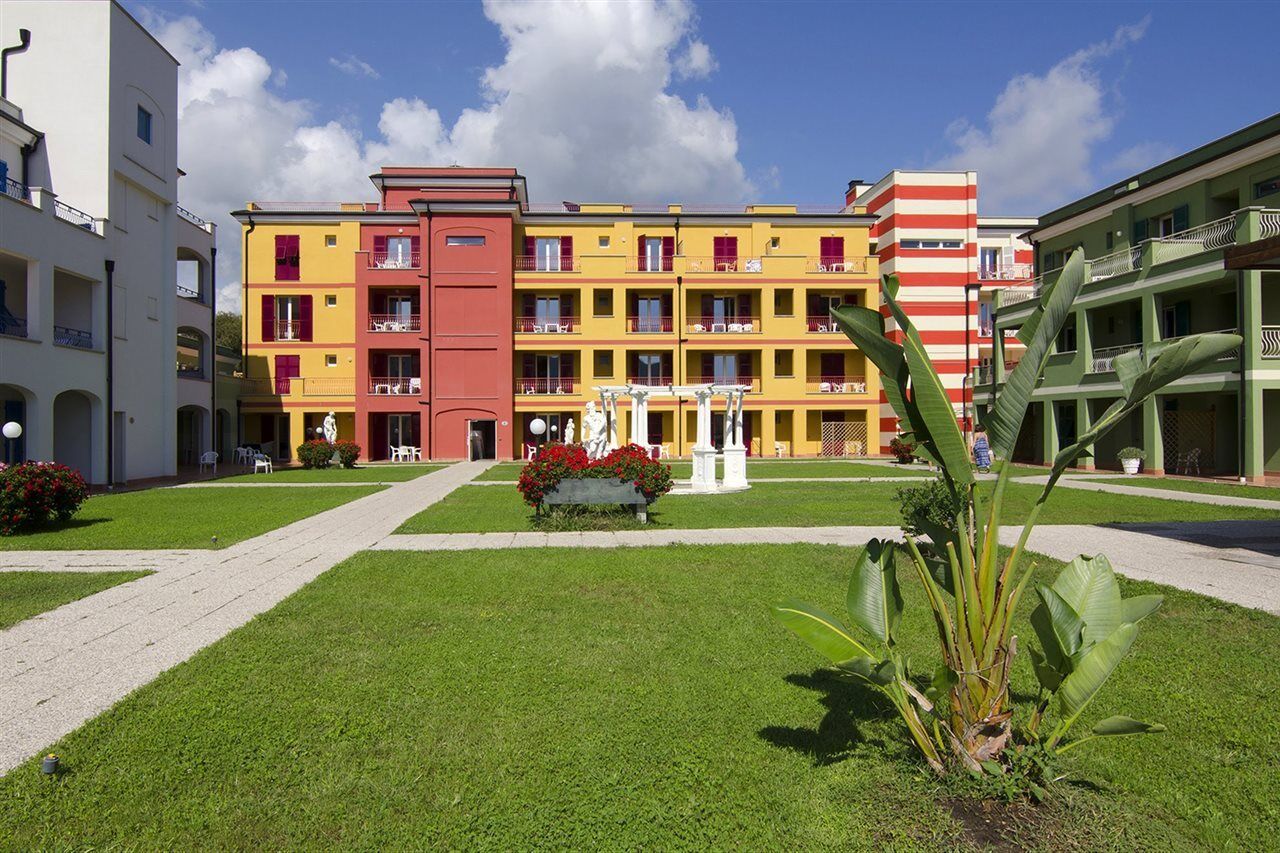 Ai Pozzi Village Resort & Spa Лоано Екстериор снимка